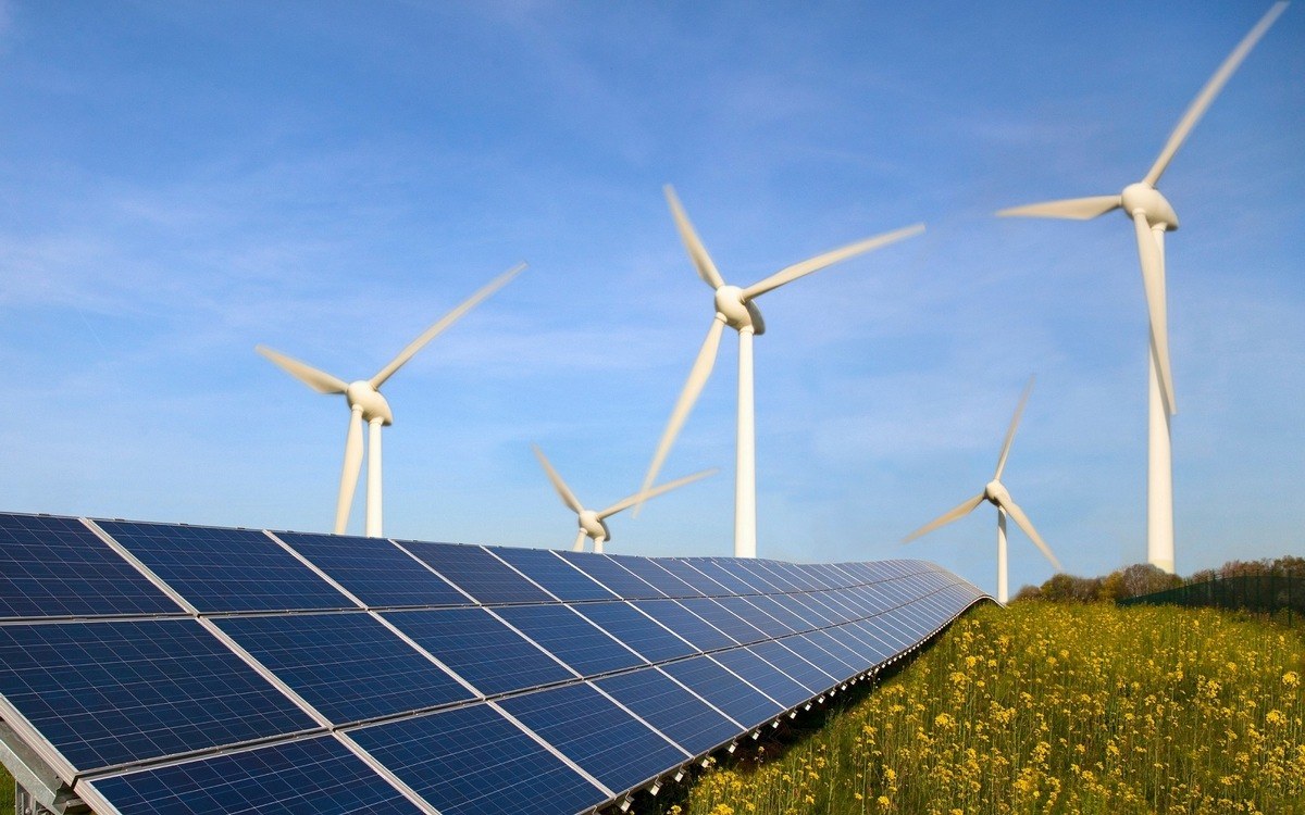 Panneaux solaires et éoliennes